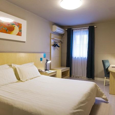 Jinjiang Inn Guangzhou Sanyuanli Avenue Heyi Street Bagian luar foto